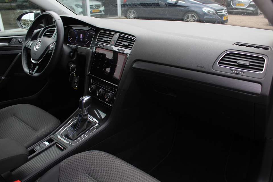 Volkswagen e-Golf - Imagem 8