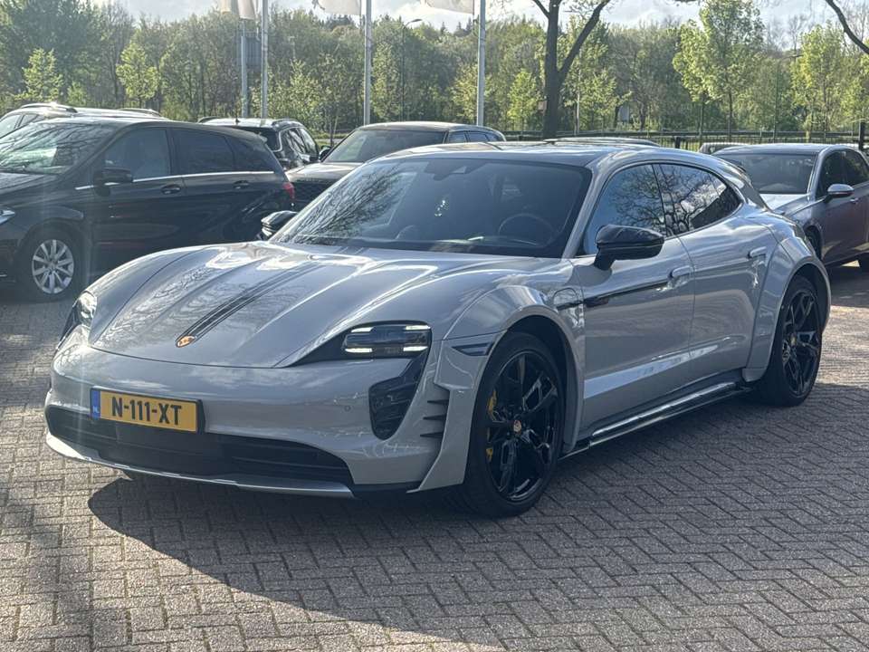 Porsche Taycan - Imagem 4