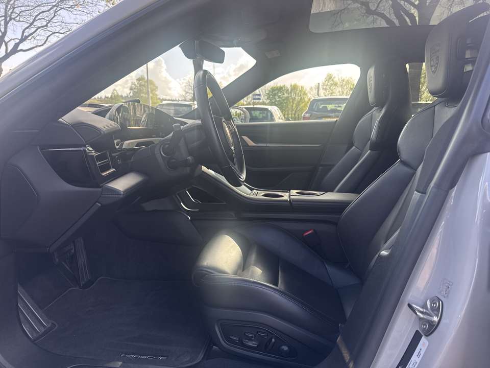 Porsche Taycan - Imagem 7