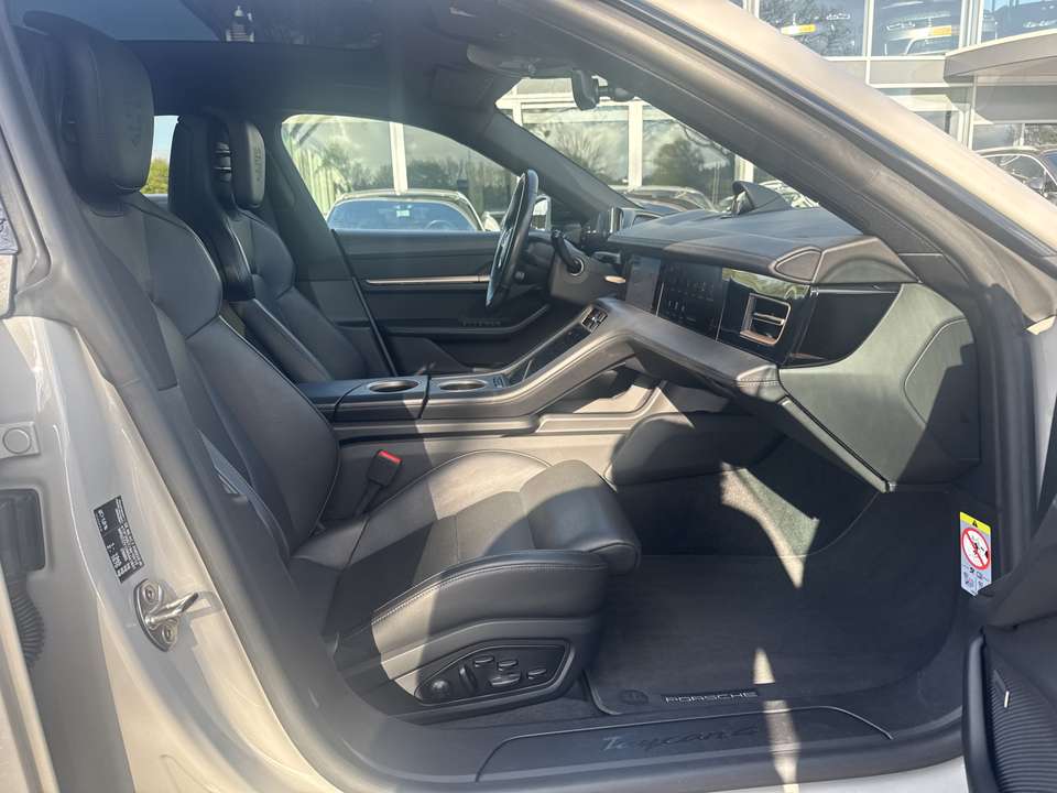 Porsche Taycan - Imagem 12