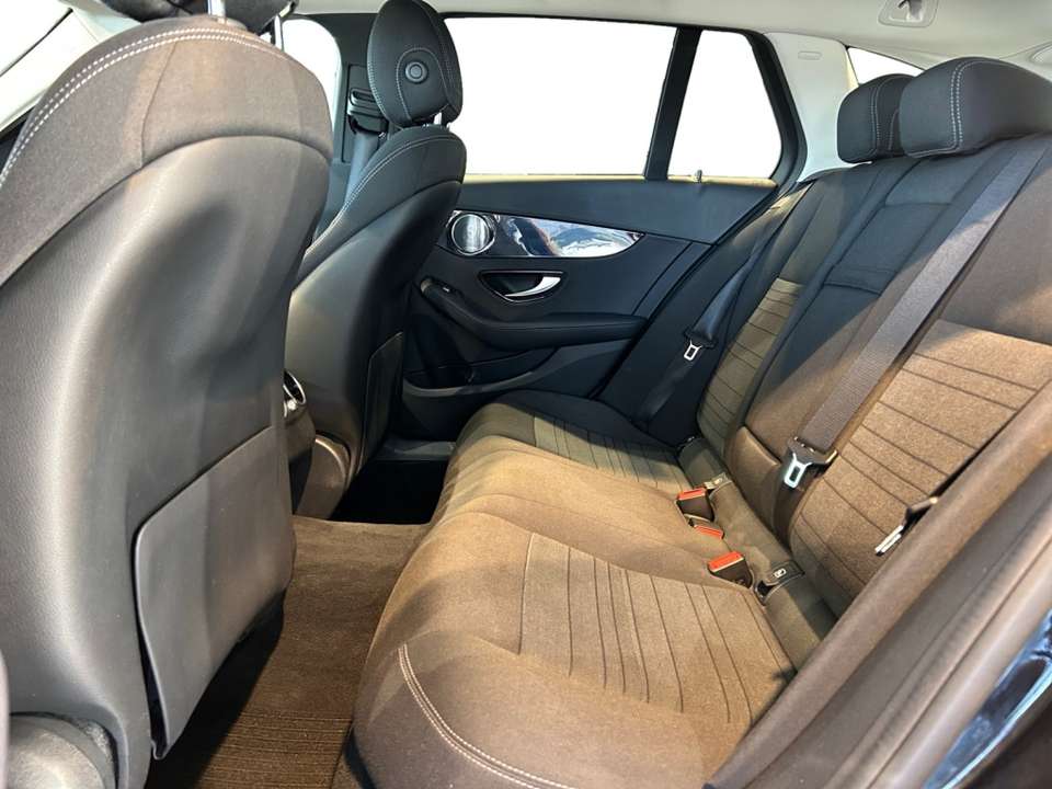 Mercedes-Benz C 300 - Imagem 9