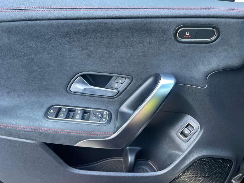 Mercedes-Benz CLA 220 - Imagem 10