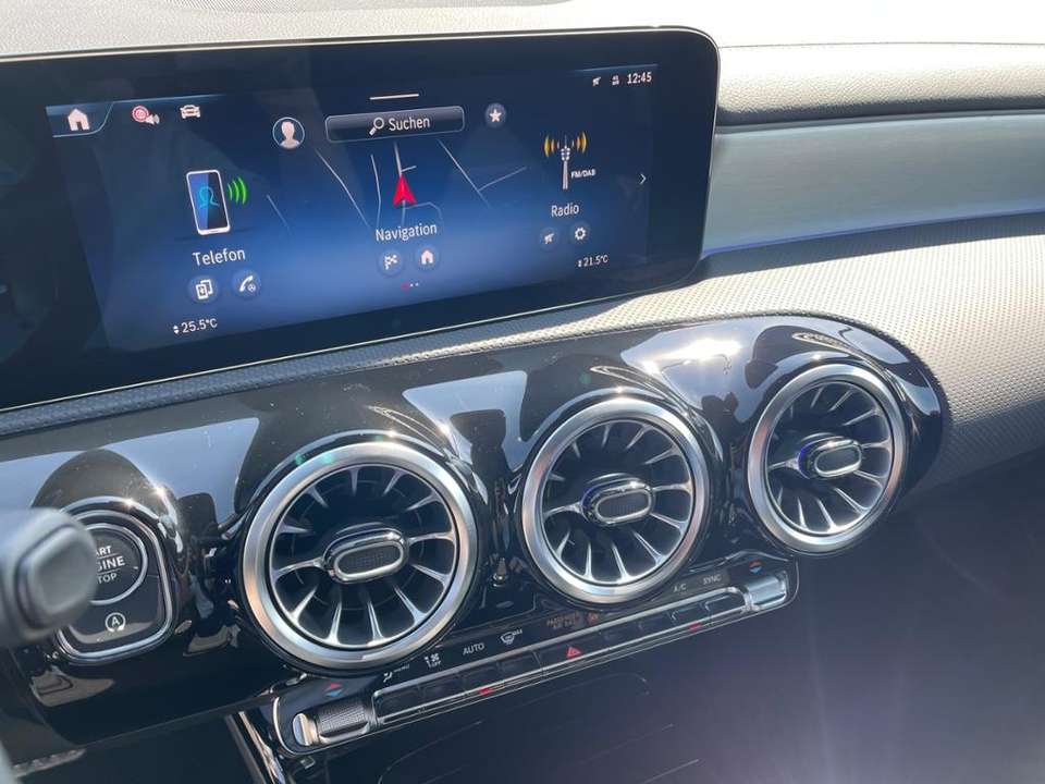 Mercedes-Benz CLA 200 - Imagem 12