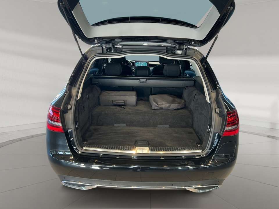 Mercedes-Benz C 300 - Imagem 14