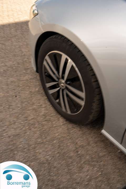 Mercedes-Benz CLA 180 - Imagem 6