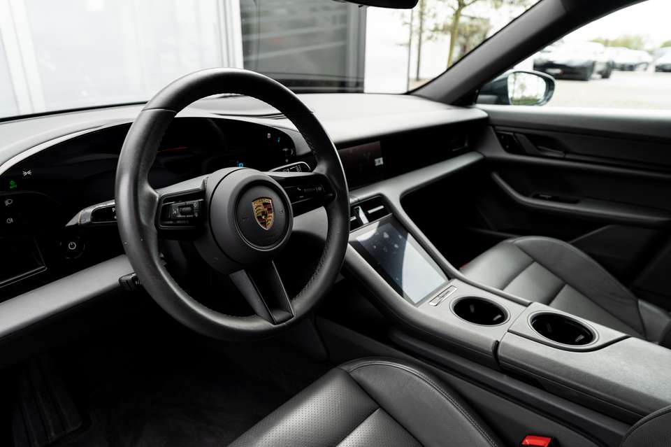Porsche Taycan - Imagem 11