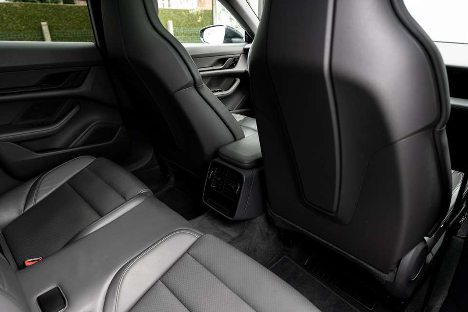 Porsche Taycan - Imagem 13