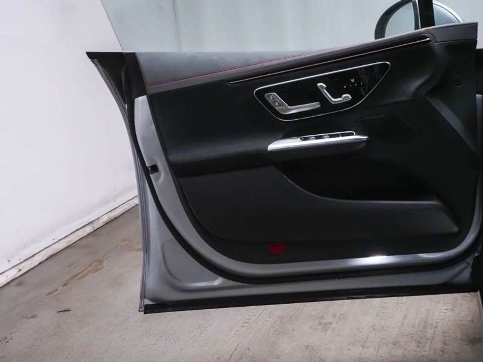 Mercedes-Benz EQE 350 - Imagem 8