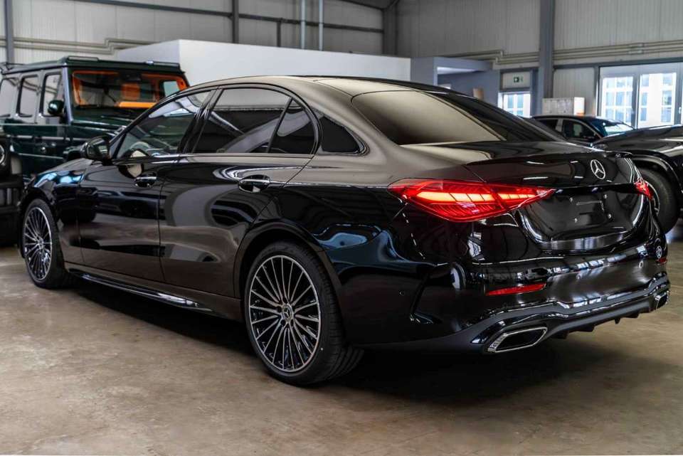 Mercedes-Benz C 300 - Imagem 13