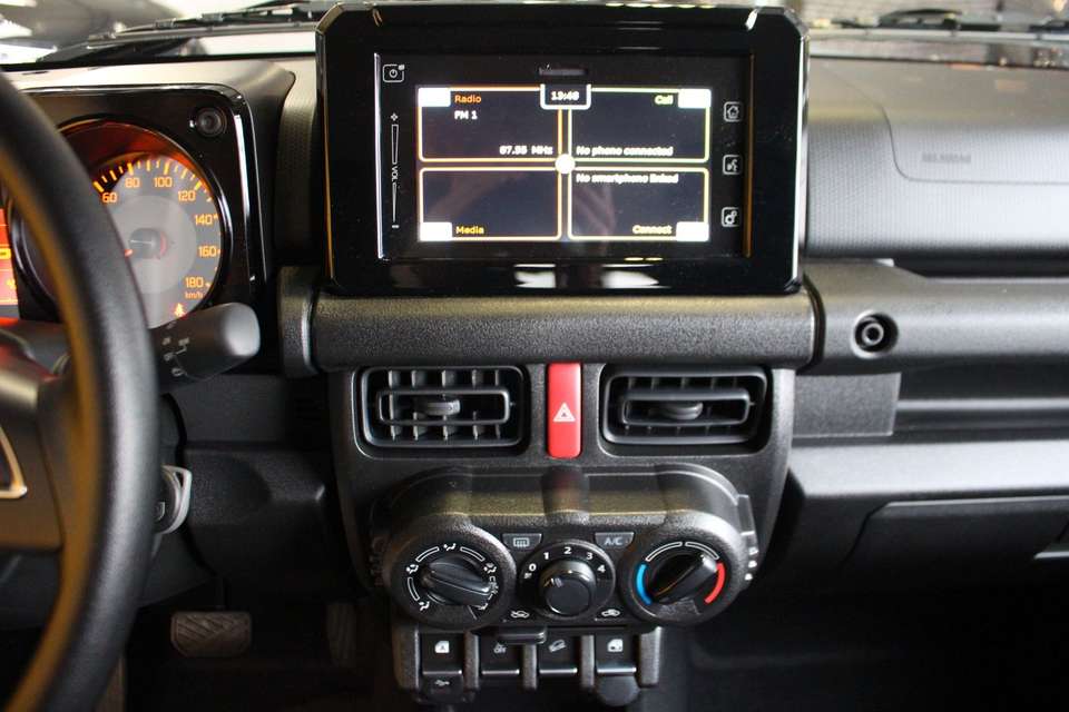 Suzuki Jimny - Imagem 14