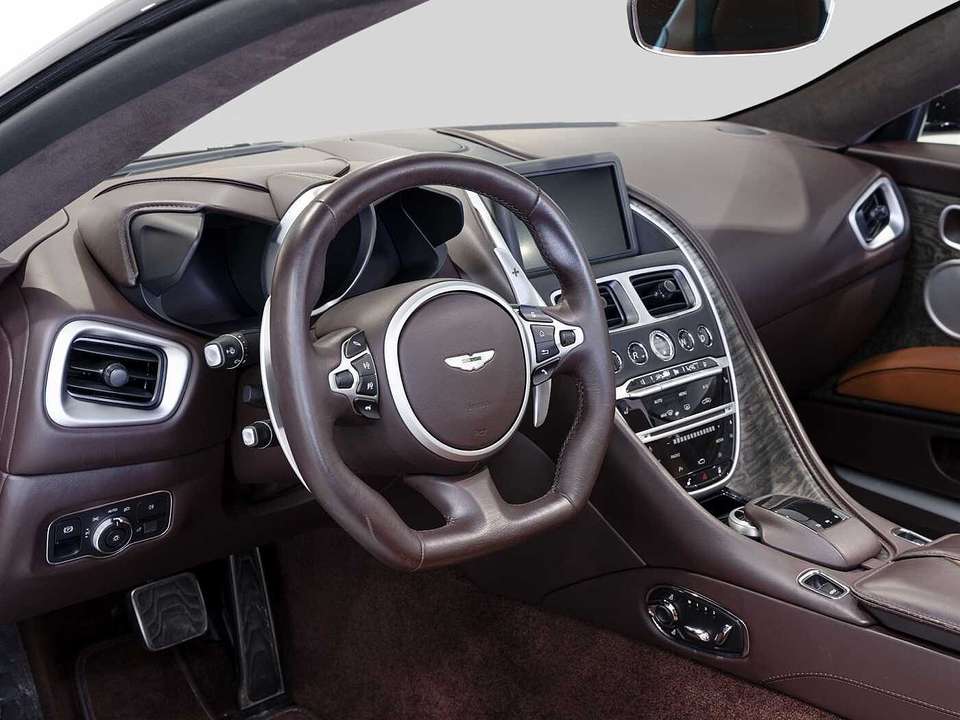 Aston Martin DBS - Imagem 3