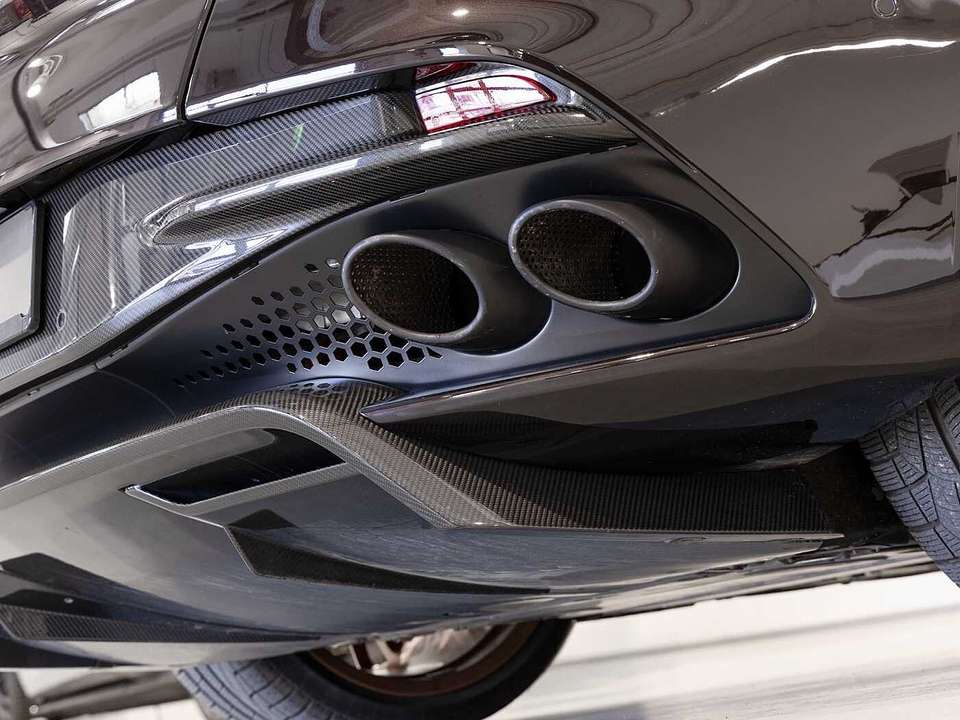 Aston Martin DBS - Imagem 15
