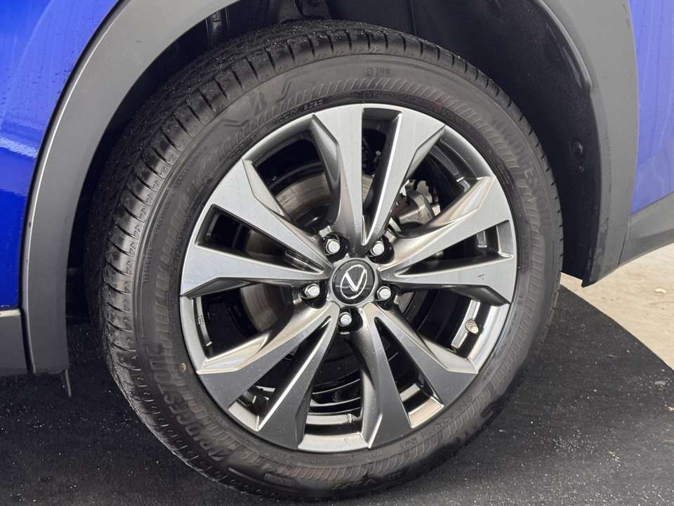 Lexus UX 250h - Imagem 16