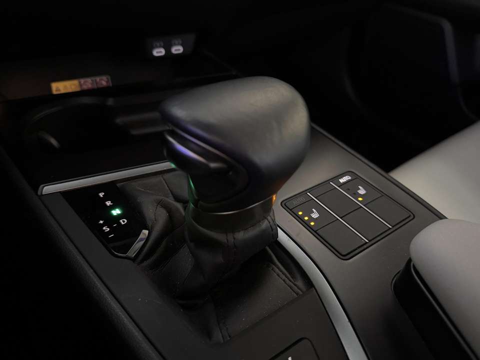 Lexus UX 250h - Imagem 19