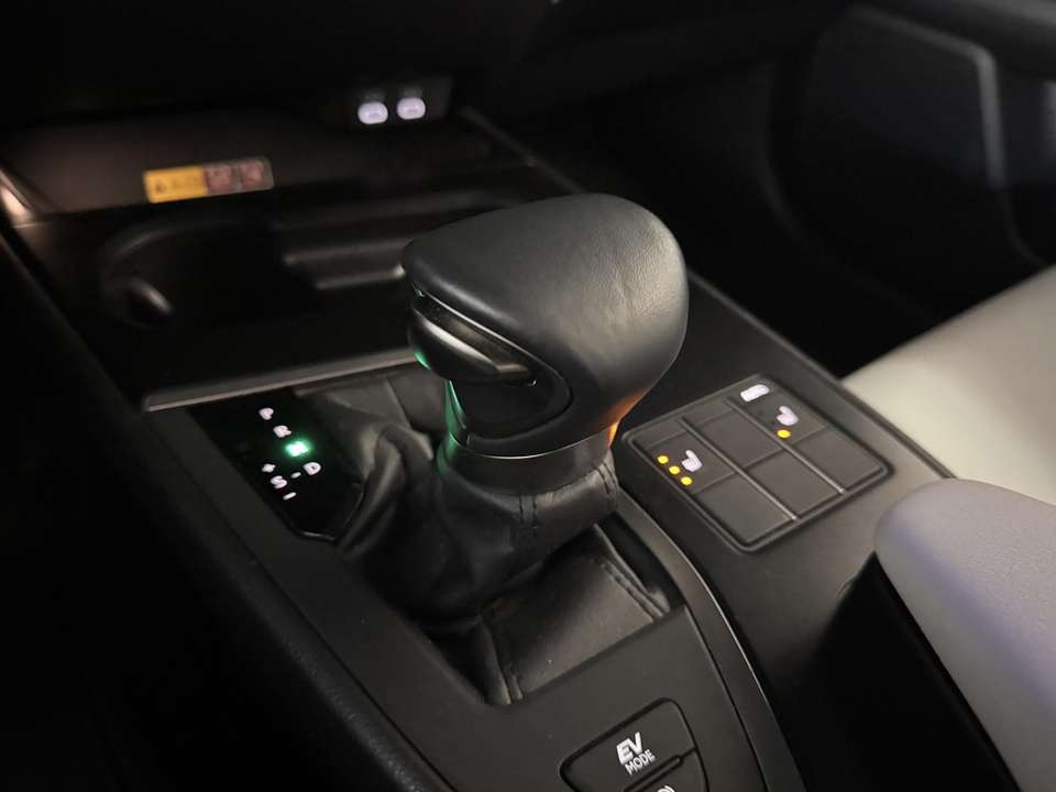 Lexus UX 250h - Imagem 20