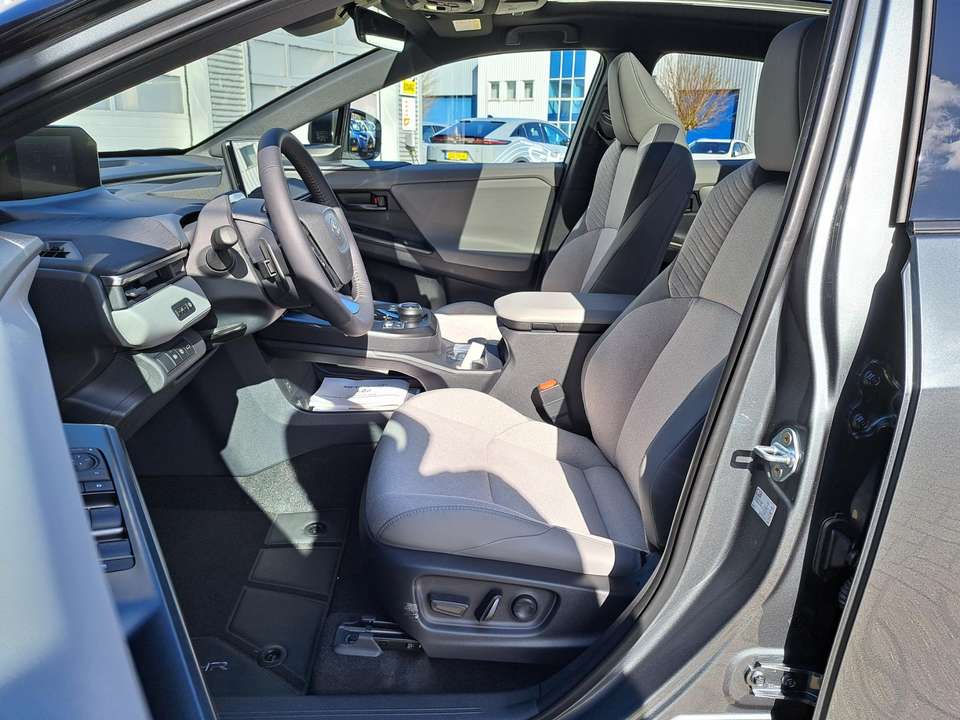 Toyota C-HR+ - Imagem 8