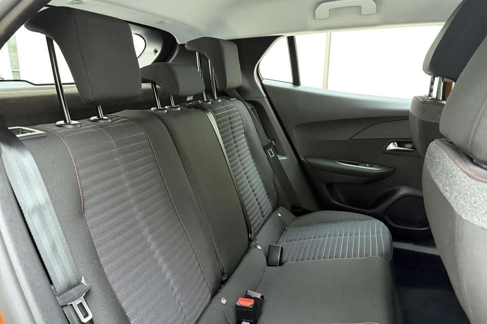 Peugeot e-2008 - Imagem 13