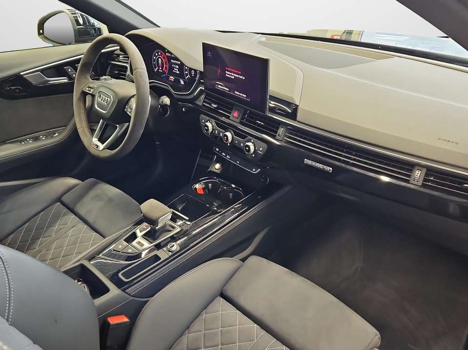 Audi RS4 - Imagem 14