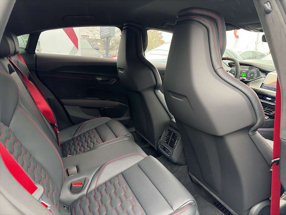 Audi RS e-tron GT - Imagem 14