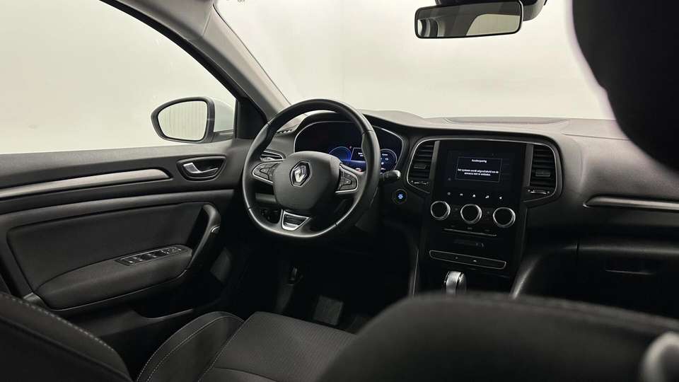 Renault Megane E-Tech - Imagem 18