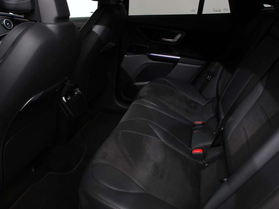 Mercedes-Benz EQE 350 - Imagem 9