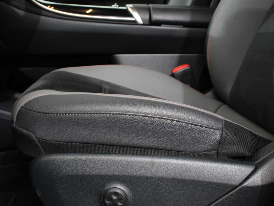 Mercedes-Benz EQE 350 - Imagem 12