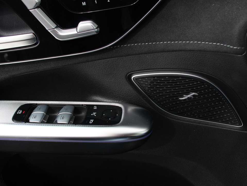 Mercedes-Benz EQE 350 - Imagem 14