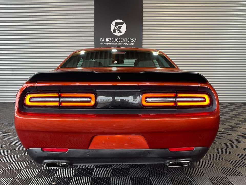 Dodge Challenger - Imagem 8
