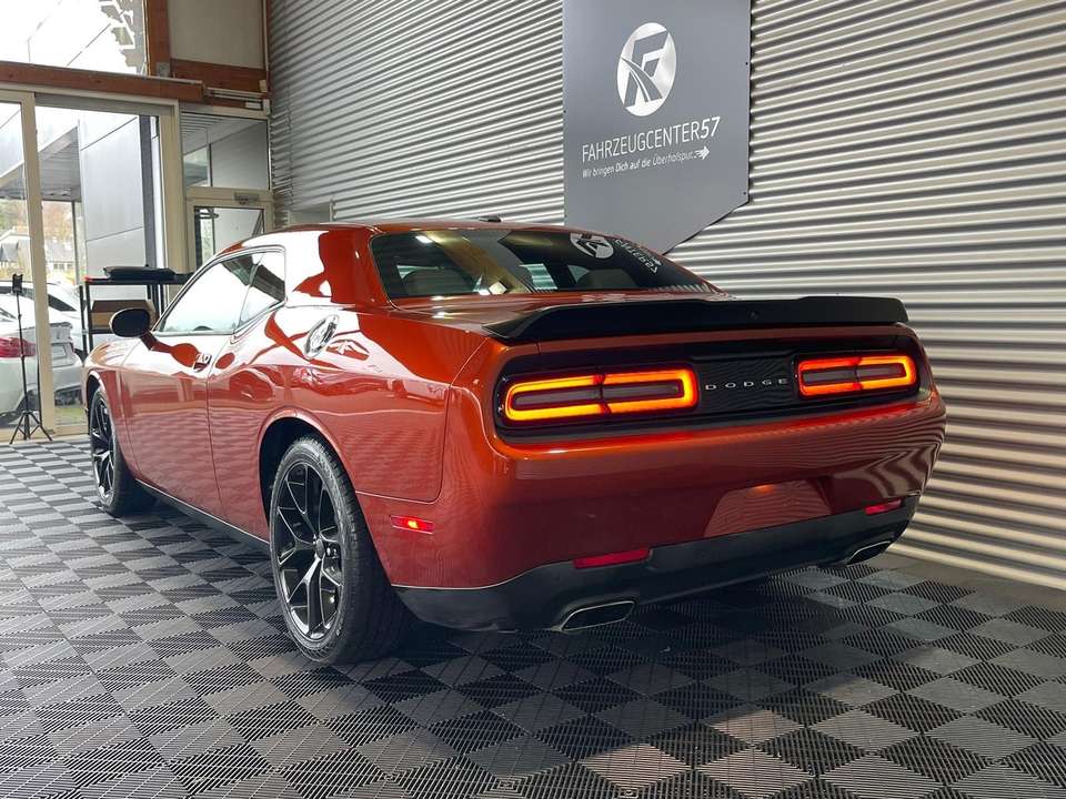 Dodge Challenger - Imagem 9