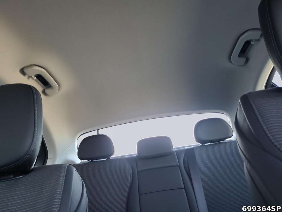 Mercedes-Benz C 180 - Imagem 13