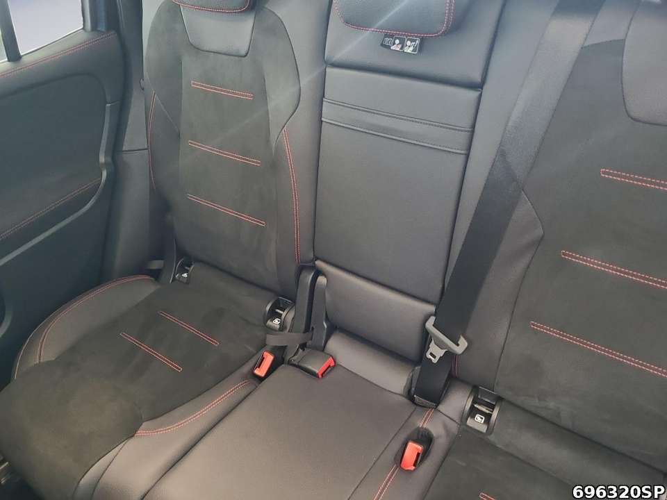 Mercedes-Benz GLB 220 - Imagem 12