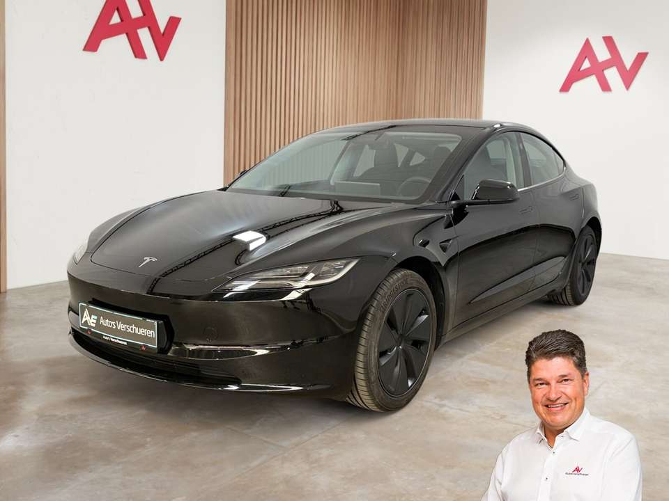 Tesla Model 3 - Imagem 1