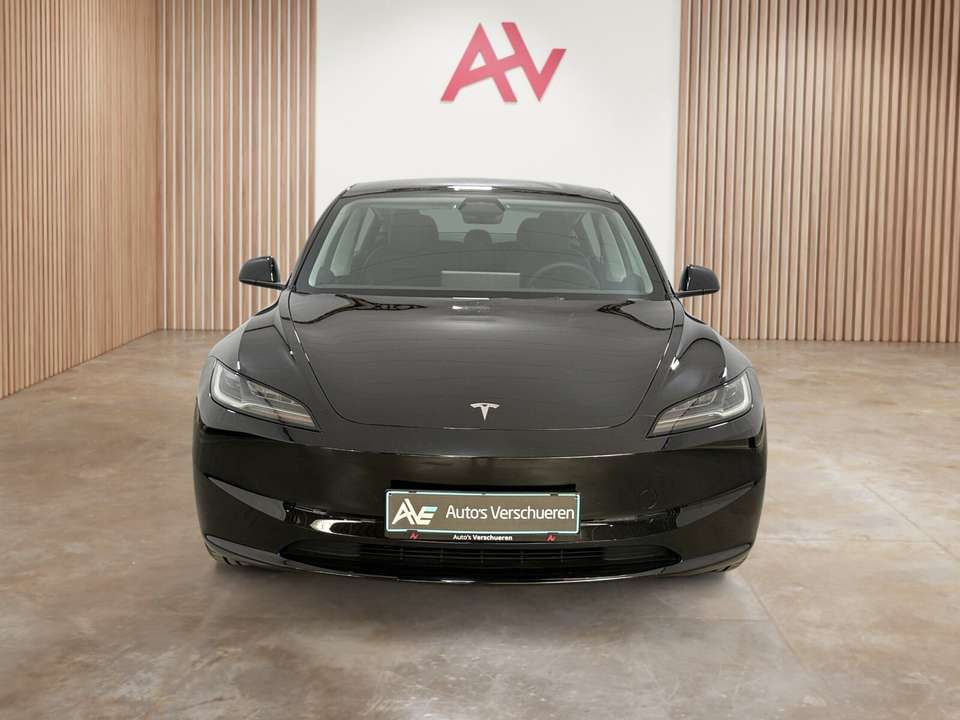 Tesla Model 3 - Imagem 2