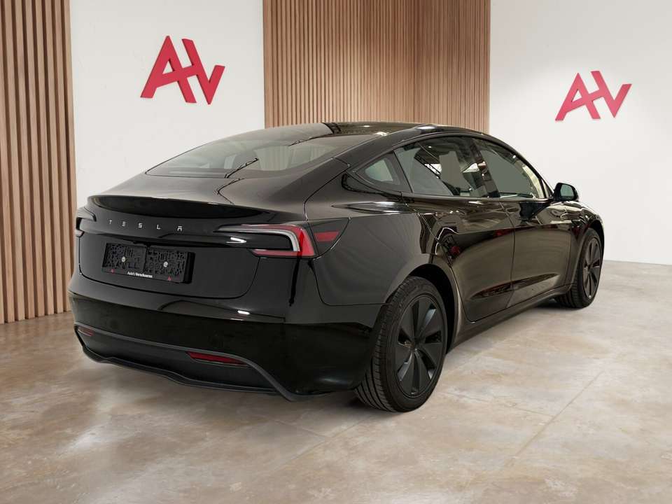 Tesla Model 3 - Imagem 4