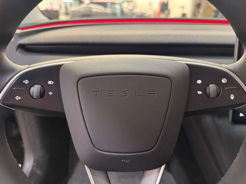 Tesla Model 3 - Imagem 12