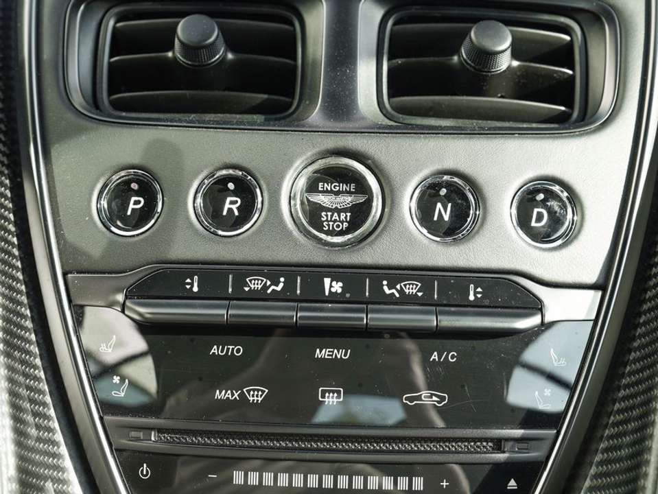 Aston Martin DBS - Imagem 13