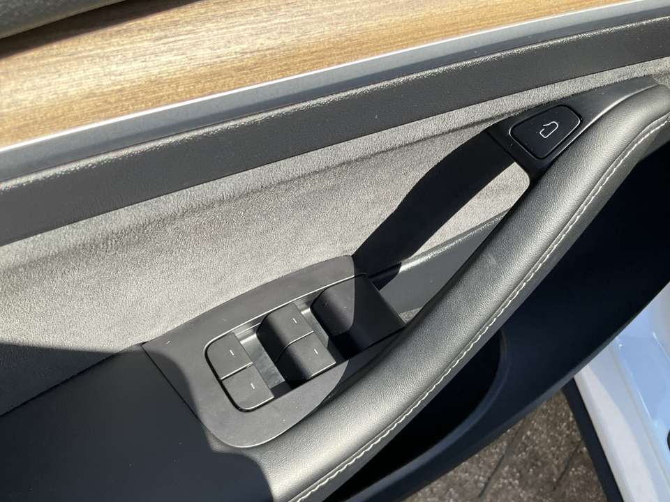 Tesla Model Y - Imagem 12