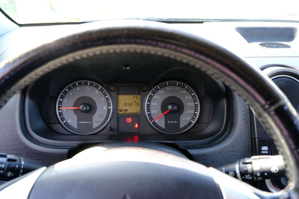 Mitsubishi Colt - Imagem 13