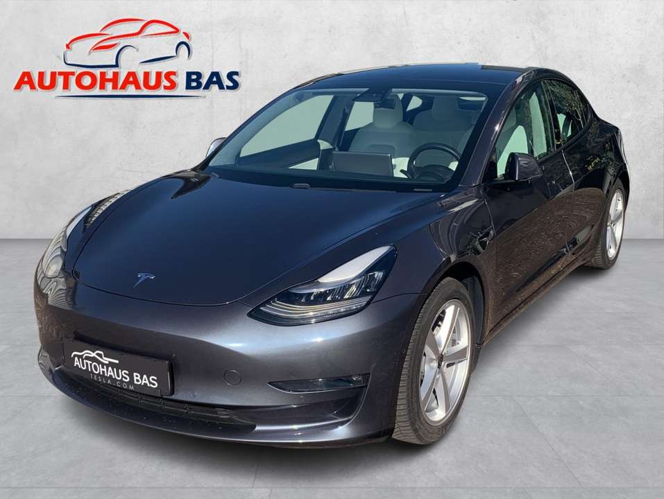 Tesla Model 3 - Imagem 1