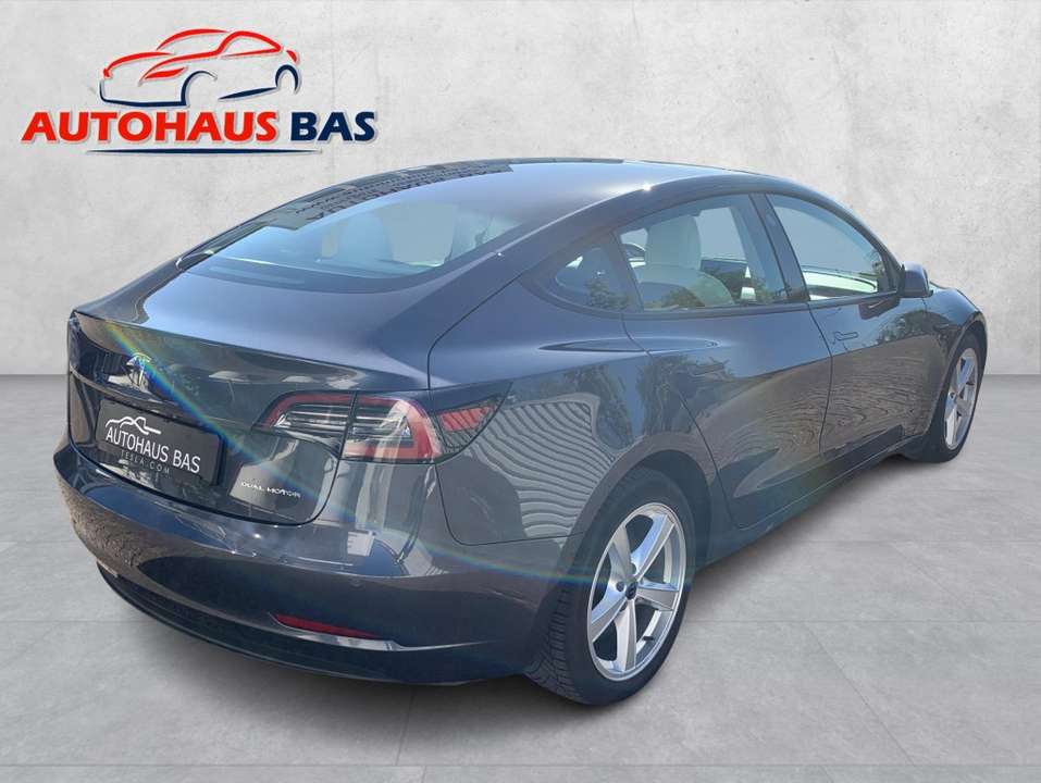 Tesla Model 3 - Imagem 9