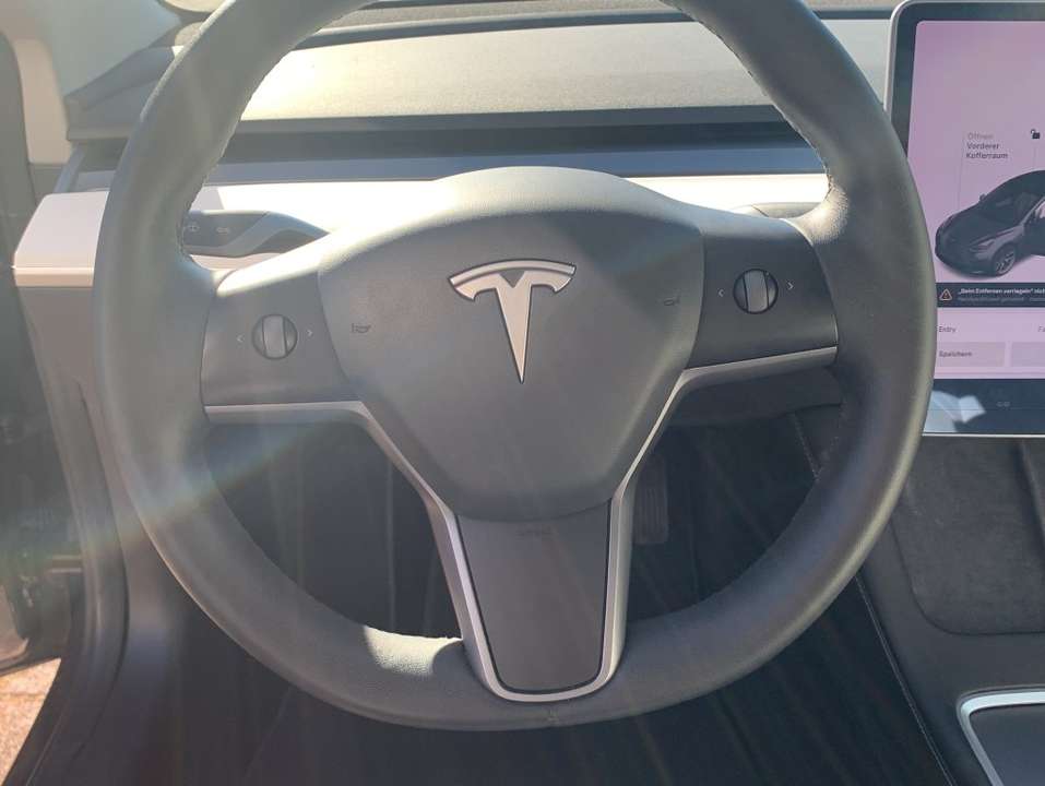 Tesla Model 3 - Imagem 11