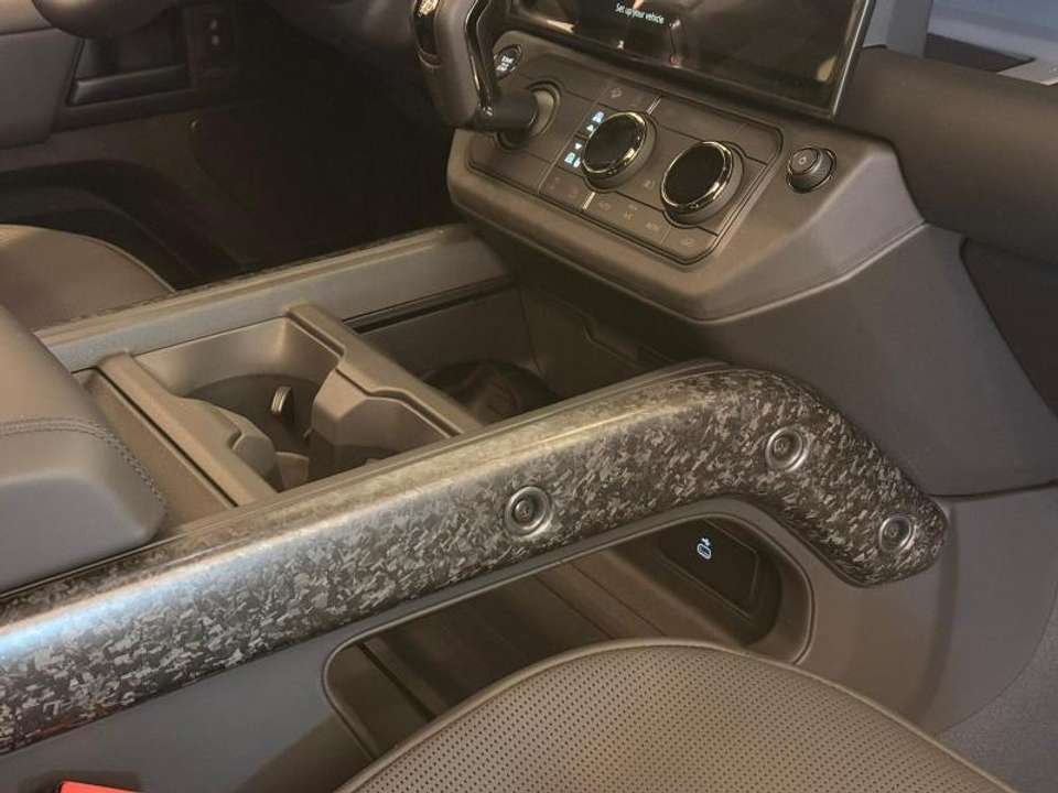 Land Rover Defender - Imagem 13