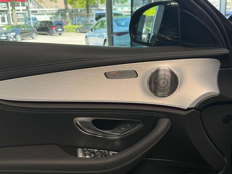 Mercedes-Benz E 220 - Imagem 12