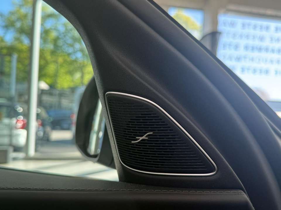 Mercedes-Benz C 180 - Imagem 13