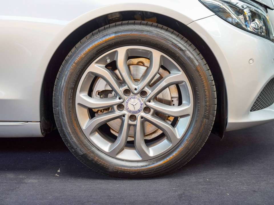 Mercedes-Benz C 220 - Imagem 2