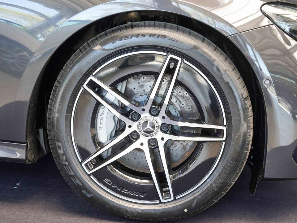 Mercedes-Benz E 220 - Imagem 2