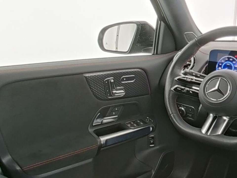 Mercedes-Benz EQB 300 - Imagem 8