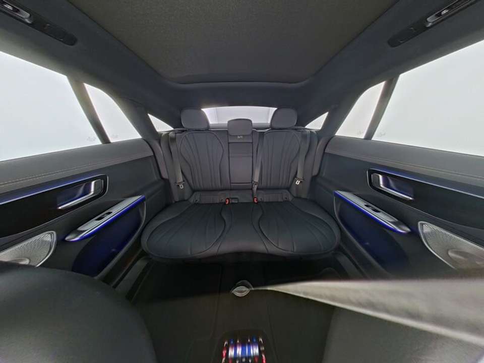 Mercedes-Benz EQE 350 - Imagem 7