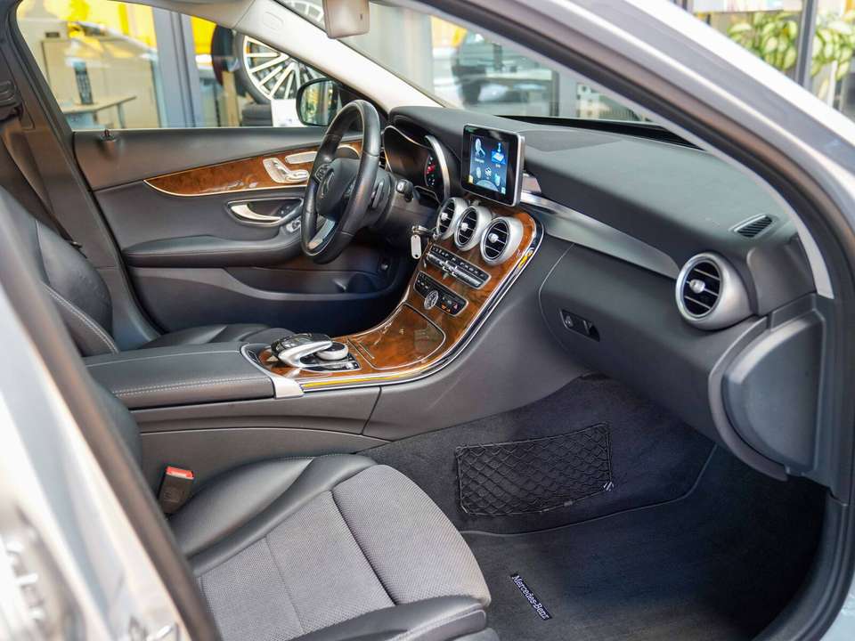 Mercedes-Benz C 220 - Imagem 9