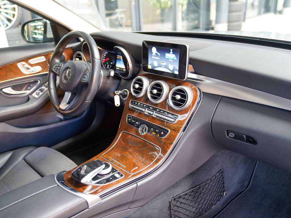 Mercedes-Benz C 220 - Imagem 10